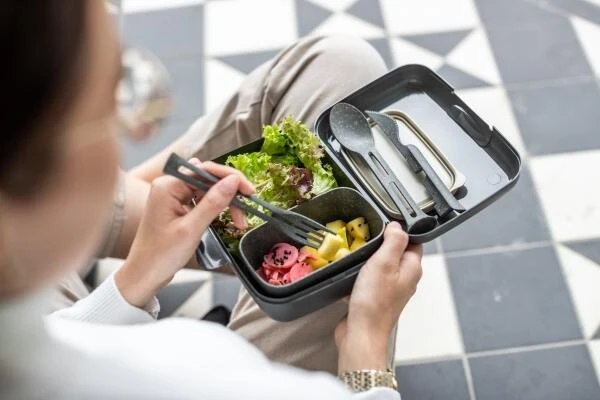 Koziol Lunch Box Candy Ready Mit Besteck-Set In Grau 3 Koziol Lunch Box Candy Ready Mit Besteck-Set In Grau – Bild 3