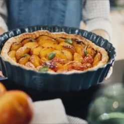 Emile Henry Torten- & Quicheform In Feu Doux 24 Cm -Kitchenaid Shop EH 602X Life DeepFlanDish PlumTart Ready H 1