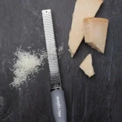 Microplane Zester/Reibe Premium In Grau -Kitchenaid Shop MP Premium Classic Series Zester 46901 parmesan neu 3 l