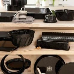 Riess Emaille Riess Gugelhupfform Aus Emaille In Schwarz 24 Cm 9 Riess Emaille Riess Gugelhupfform Aus Emaille In Schwarz 24 Cm -Kitchenaid Shop RIESS AMBIENTE CLASSIC Schwarz highres 387 1 2