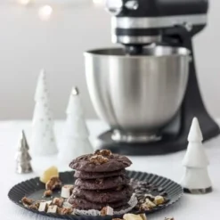 KitchenAid Mini-Küchenmaschine In Gusseisen Schwarz, 3,3 L -Kitchenaid Shop Soft Chocolate Chip Cookies mit Lebkuchen und kandiertem Ingwer 2 11538